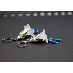 Blütenohrringe in weiß und blau, Ohrringe,  Glockenblumen, Schmuck für Frauen Geschenk, Hochzeit, silberfarben