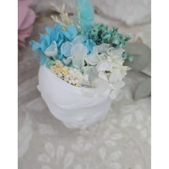 Blumenjunge „Ben“ aus Raysin mit echten Trockenblumen – Handgefertigte Dekofigur