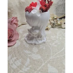 Blumenmädchen Bella mit Katze aus Raysin und echten Trockenblumen – Handgefertigte Dekofigur