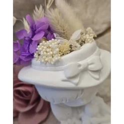 Blumenmädchen Laila mit Hut & Trockenblumen – Handgefertigte Dekofigur aus Raysin