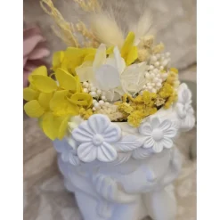 Blumenmädchen „Sunny“ aus Raysin mit echten Trockenblumen – Handgemachte Dekofigur (9 x 7,5 cm)