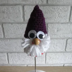 Blumenstecker / Pflanzenstecker Wichtel mit Kulleraugen - lila/rot