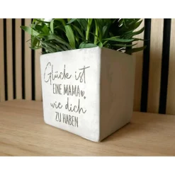 Blumentopf Beton-Optik mit Gravur – Glück ist eine Mama wie dich zu haben – personalisiertes Geschenk Muttertag