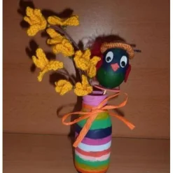 Blumenvase mit Häkelblume und Dekohuhn - bunt