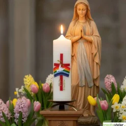 Bote des Friedens – Handverzierte christliche Osterkerze mit Taube, Regenbogen, rotem Kreuz & Alpha/Omega
