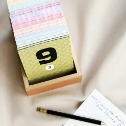 Box zum Sammeln von Erinnerungen – HAPPYDAYSBOX, Kombination aus Kalender und Tagebuch zum Notieren schöner Momente