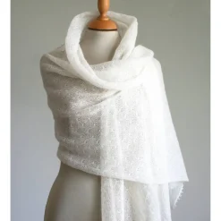Brautschal aus Mohair in ivory, gestrickte Hochzeitsstola, weiches Umschlagtuch, Stola zum Brautkleid