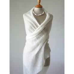 Brautschal aus Mohair in ivory, gestrickte Hochzeitsstola, weiches Umschlagtuch, Stola zum Brautkleid