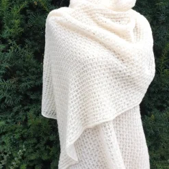 Brautstola Cremeweiß – Edle Stola aus feinster Wolle, Baumwolle & Kaschmir, filigranes Muster