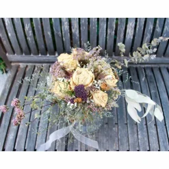 Brautstrauss Boho asymmetrisch Blumenstrauss aus ungespritzten getrockneten Rosen, Eukalyptus,etc. (teils Bio-Trocke