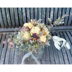 Brautstrauss Boho asymmetrisch Blumenstrauss aus ungespritzten getrockneten Rosen, Eukalyptus,etc. (teils Bio-Trocke