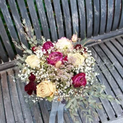 Brautstrauss Boho asymmetrisch Blumenstrauss aus ungespritzten getrockneten Rosen, Eukalyptus,etc. (teils Bio-Trockenblu