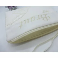 Brauttasche bestickt in ecru mit Chenilleranke