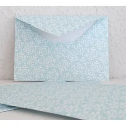 Briefumschlag, Geschenkumschlag, Schmuckkuvert Weiße Schneeflocken auf Hellblau, 5 Stück