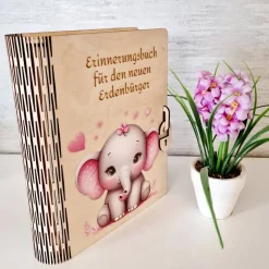 Buchbox Erinnerungsbuch „Für den neuen Erdenbürger“ – Personalisiertes Geschenk aus Birkensperrholz