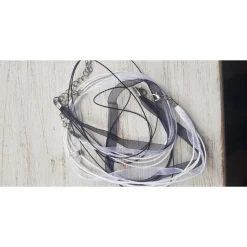 Buchstabe blauer Blumenkranz Anhänger bronze silberfarbe 25mm mit Blatt Schlüsselanhänger Cabochon