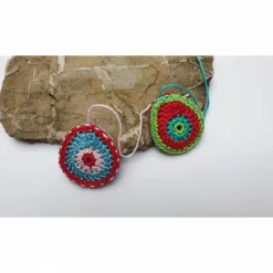 Bunte gehäkelte Wende-Ostereier