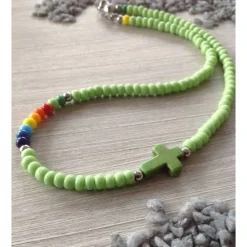 Bunte Kinderkette' mit einem Howlithkreuz und Rocailles in Regenbogenfarben