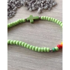 Bunte Kinderkette' mit einem Howlithkreuz und Rocailles in Regenbogenfarben