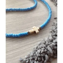 Bunte Kinderkette' mit einem Howlithkreuz und Rocailles in Regenbogenfarben