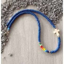 Bunte Kinderkette' mit einem Howlithkreuz und Rocailles in Regenbogenfarben