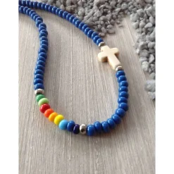 Bunte Kinderkette' mit einem Howlithkreuz und Rocailles in Regenbogenfarben