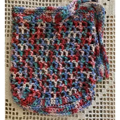 Buntes Häkelnetz für kleine Schätze oder als umweltfreundliche Verpackung für ein Geschenk