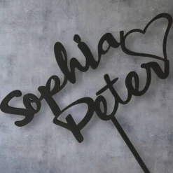 Cake Topper zur Hochzeit – personalisierter Tortenstecker mit Namen und Herz als Hochzeitstortendeko