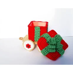 Candy-Weihnachtszug gehäkelt – Lokomotive mit Beleuchtung & Geschenkfach, Adventskalender Deko