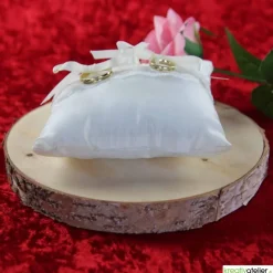 Champagnerfarbenes Taft-Ringkissen mit Klöppelspitze und Satinbändern - Romantisches Highlight für Ihre Hochzeit