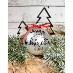 Christbaumkugel | Babys erstes Weihnachten | First Christmas | Weihnachtskugel 8 cm personalisiert | Geschenk