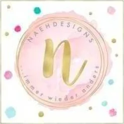 Christbaumkugeln / Weihnachtskugeln 8 cm personalisiert - mit Stern, Herz oder Pfotenherz über dem Namen