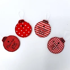 Christbaumkugeln aus Stoff im 4er Set, Geschenkanhänger bestickt