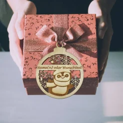 Christbaumschmuck Personalisierbar - Weihnachtsschmuck mit Namen aus Holz - Rentier, Schneemann oder Pinguin