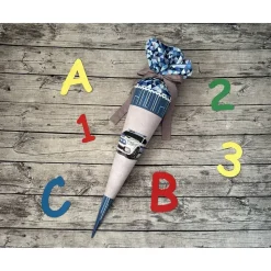 coole Schultüte aus Stoff in Blau und Grau mit Polizeiauto