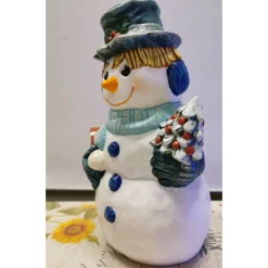 Cooler Schneemann mit Tannenbaum