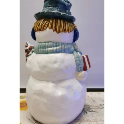 Cooler Schneemann mit Tannenbaum