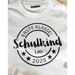 Cooles T-Shirt Schulkind 2025 mit Name des Kindes, personalisiert, Erstklässler, Geschenk zur Einschulung