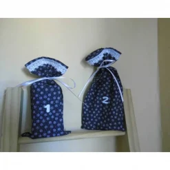 Dauerhafter Adventskalender: 24 Säckchen in Marineblau & Weiß – Maritim & Handgenäht aus Baumwolle