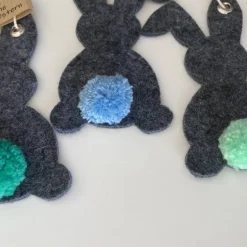 Deko Anhänger Hase blau/grün