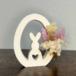 Deko Ei mit Hasenmotiv aus Gießkeramik – Oster- und Frühlingsdeko mit Trockenblumen