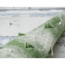 Deko Filz Tannenbaum aus dem Naturmaterial Wolle in Handarbeit gefilzt;