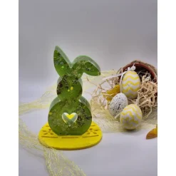 Deko Hase mit echten Blüten grün