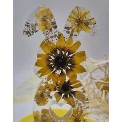 Deko Hase mit echten Blüten gelb