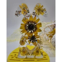 Deko Hase mit echten Blüten gelb