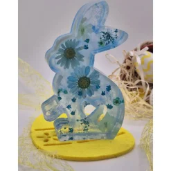 Deko Hase mit echten Blumen Blautöne
