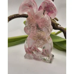 Deko Hase mit echten Blumen Rosa