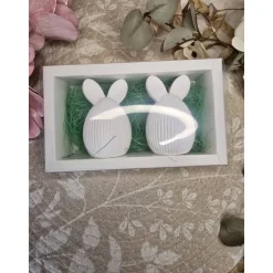 Deko Hasen aus Raysin im geriffelten Design – 2er Set als moderne Osterdeko in Weiß
