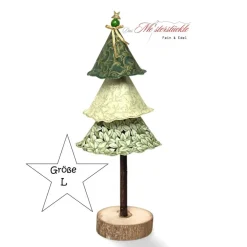 Deko Tannenbaum salbeigrün – Handgemachte Weihnachtsdeko in 3 Größen (22-27 cm) aus Baumwolle & Holz