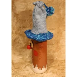 Dekofigur BOMMELWICHTEL Weihnachtswichtel witzige Upcyclingfigur aus Glasflasche m. handgestricktem Mützchen